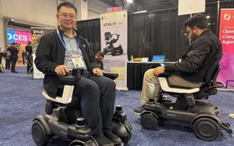 Xe lăn biết 'nghe lời' người dùng, tự tìm đường, tự tránh người đi bộ