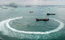 Lồng bè nuôi thủy sản 'tạm trú' kéo dài lấn luồng hàng hải cảng Dung Quất