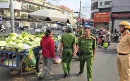 Xử lý lấn chiếm vỉa hè, lòng đường để trả lại thông thoáng trước chợ Bà Chiểu