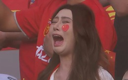 Tìm ra cô gái 'khóc nhè' khi U23 Trung Quốc vào bán kết