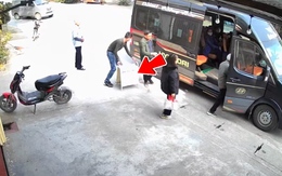 Video hài nhất tuần qua: Bê bảng hiệu quán lên xe vì tưởng hành lý khách