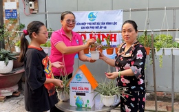 Các chị kêu gọi đổi pin đã sử dụng lấy cây xanh, ai cũng thích