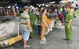 Xử lý vi phạm vỉa hè, lòng đường trước chợ Bà Chiểu, giao thông trở nên thông thoáng