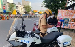 Công khai danh sách 176 xe máy chạy ngược chiều, vào đường cấm và dừng, đỗ sai