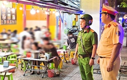 Xử lý nhiều hàng quán, người dân lấn chiếm vỉa hè đường Nguyễn Xí, Phạm Văn Đồng