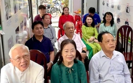 Người dân TP.HCM gửi gắm kỳ vọng qua lễ khai mạc Đại hội XIV của Đảng