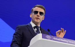 Tổng thống Pháp mắc bệnh gì khiến phải đeo kính râm trong nhà?