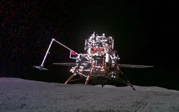 Phát hiện vật liệu chưa từng thấy trong tự nhiên từ vùng tối của Mặt trăng