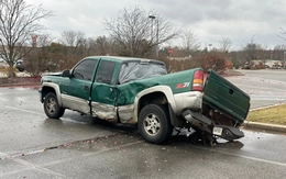 Xe cũ nát bỗng hot toàn mạng: Gần như gãy đôi vẫn chạy suốt 25 năm, cái kết ấm lòng người