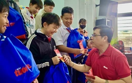 'Tết sẻ chia 2026' của báo Tuổi Trẻ: Mang hương xuân làm ấm áp vùng bị lũ dữ