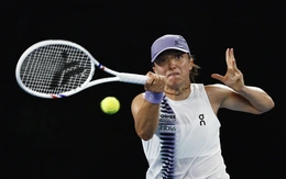 Ngỡ ngàng với pha bóng xoáy ngược hiếm gặp tại Giải Úc mở rộng 2026