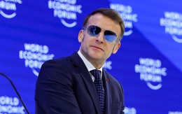 Xuất hiện 'cực ngầu' với kính phi công, ông Macron đẩy vốn hóa hãng kính tăng thêm hơn 4 triệu USD