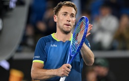 Casper Ruud vừa đánh Úc mở rộng 2026 vừa ngóng tin vợ