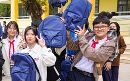 MIA.vn phối hợp Larita trao ba lô cho học sinh vùng lũ