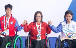 Cô gái bại liệt lần thứ 2 phá kỷ lục môn bơi ở Para Games 13