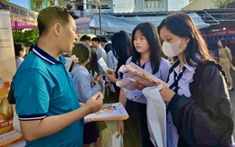 Học sinh Đắk Lắk hào hứng 'mở bản đồ tương lai' tại ngày hội tư vấn tuyển sinh