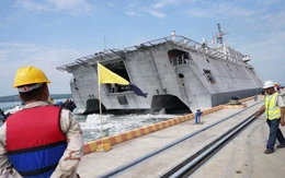 Tàu chiến Mỹ cập cảng Campuchia, neo gần tàu Trung Quốc