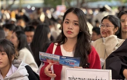 Học sinh Đắk Lắk 'thả tim' ban tư vấn, nhờ giúp chọn ngành phù hợp trước mùa tuyển sinh