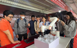 Video hàng ngàn học sinh Đắk Lắk hào hứng 'mở bản đồ tương lai' tại ngày hội tư vấn tuyển sinh