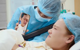 Trường Giang bật khóc nhìn Nhã Phương sinh con thứ 3 qua điện thoại