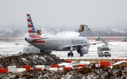 Bão mùa đông khiến Mỹ hủy hơn 13.000 chuyến bay, 130.000 người mất điện