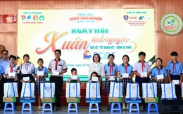 MTTQ phường Bình Trưng trao hơn 2,7 tỉ đồng cho người dân khó khăn