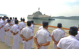 Tàu chiến Mỹ lần đầu cập căn cứ Ream của Campuchia, đậu gần tàu Trung Quốc