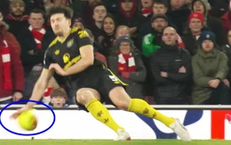 Tranh cãi nảy lửa vì tình huống bóng chạm tay Maguire trong vòng cấm
