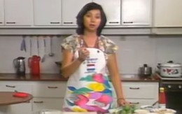 Clip dạy nấu ăn hơn 30 năm trước viral, làm gỏi cá cần 40 trái chanh?!