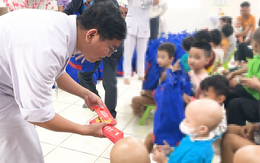 Ước mơ của Thúy mang 150 phần quà Tết đến với bệnh nhi Đà Nẵng