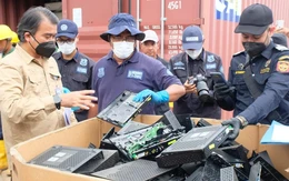 Indonesia ‘trả’ rác về Mỹ, giải cứu cảng Batam