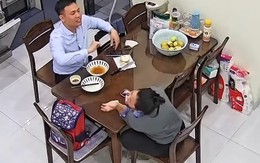 Vợ cười như được mùa khi bắt bài được chồng