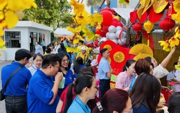 Chợ Tết cho công nhân cấp nước