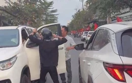 Bắt người đàn ông hùng hổ lao vào đánh tài xế ô tô sau va chạm giao thông