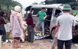 Hiện trường vụ tai nạn giữa xe khách và xe hạ tải khiến 2 người tử vong trên quốc lộ 9