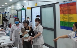 Cảnh sát giao thông dùng mô tô đặc chủng đưa bé trai bị hóc dị vật đến bệnh viện ở TP.HCM