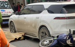 Ô tô lùi trúng 2 người trên phố ở Hà Nội, 1 phụ nữ tử vong