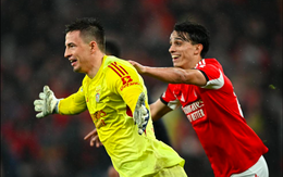 Thủ môn ghi bàn phút cuối giúp Benfica hạ Real Madrid, một trận đấu điên rồ