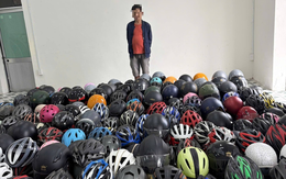 Đột kích điểm thu mua mũ bảo hiểm trộm cắp giữa trung tâm Đà Nẵng