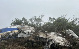 Máy bay cánh quạt bay được nửa đường thì rơi, 15 người thiệt mạng