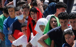 Tây Ban Nha đi ngược châu Âu, hợp thức hóa cư trú cho 500.000 người nhập cư không giấy tờ