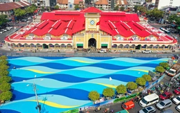 Công nhân xuyên đêm chỉnh trang, làm đẹp chợ Bến Thành, thương xá Tax, hồ Con Rùa