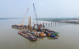 Flycam công trường cầu dây văng 11.844 tỉ nối Hà Nội và Hưng Yên sau 5 tháng khởi công