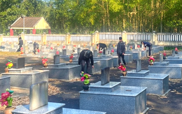 Người vi phạm hành chính dọn nghĩa trang, công viên, quét đường thay phạt tiền, được không?