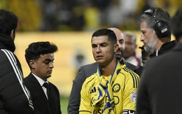 Ronaldo suýt 'ăn thua đủ' với nhân viên vì bị hô tên Messi ngay trước mặt