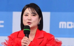 Park Na Rae bị tố quan hệ tình dục trên ô tô khi có quản lý đi cùng