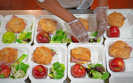 Các nước quản lý bữa ăn bán trú ra sao?