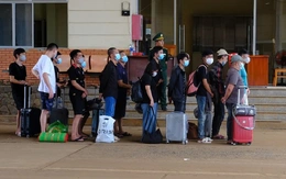 Tiếp nhận thêm 59 người lao động được Campuchia trao trả qua cửa khẩu Tân Nam