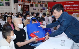 Mẹ của bệnh nhi mắc hội chứng Down, ung thư máu xúc động nhận quà Ước mơ của Thúy