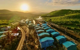 Xóm 'đất nuốt nhà' vui mừng về nhà mới cận Tết Nguyên đán